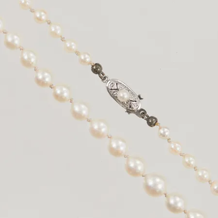 Pärlcollier 54cm odlade pärlor ca 4-7mm, lås i 830/1000 Silver. Vikt: 0 g