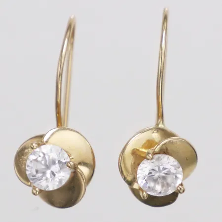 Ett par örhängen vita stenar längd 23mm bredd 0,8-9mm 14K Vikt: 3,4 g