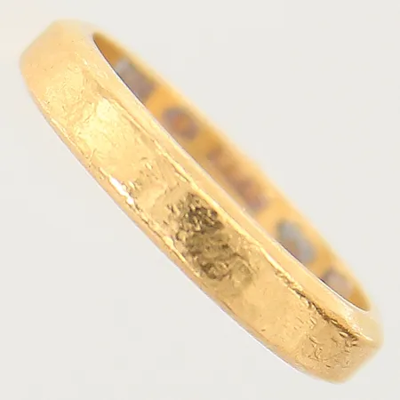 Ring slät stl:17, bredd 3,6mm, ihop lödda, gravyr, 23K  Vikt: 5,3 g