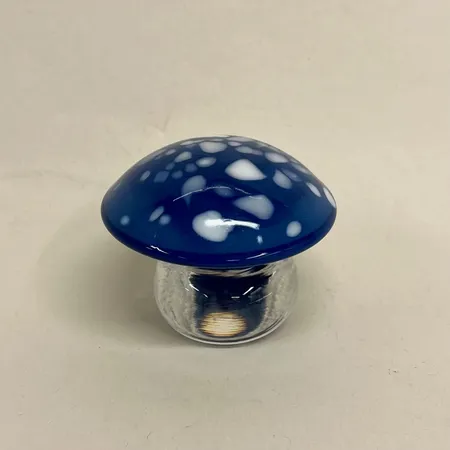 Konstglas svamp Gunnar Cyrén för Orrefors höjd 5cm, Ø6cm, klarglas med vita och blå detaljer, minimalt nagg i botten Skickas med paket.