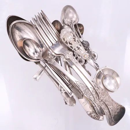 Diverse bestick olika modeller,silver 830/1000. Vikt: 472,7 g