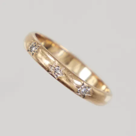 Ring med diamanter 3 x ca 0,01ct, stl:17, skev skena, Guldfynd, 18K, Vikt: 1,7 g