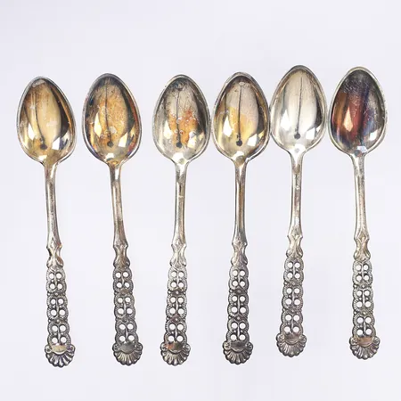 6 st teskedar med genombruten dekor längd 9,5cm silver 830/1000 Vikt: 43,2 g