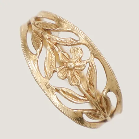 Ring med genombruten floral dekor, stl:16¼, bredd 9,3mm, BEH Bengt Hallberg Guldsmeds AB år 1996, 18K Vikt: 1,7 g