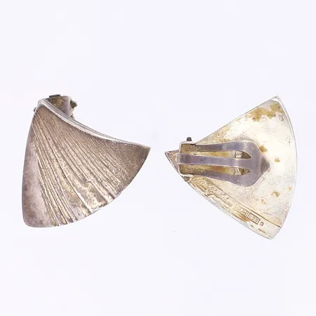 Ett par örhängen Matti Hyvärinen Finland clips 25 x 25mm silver 925/1000 Vikt: 8,6 g
