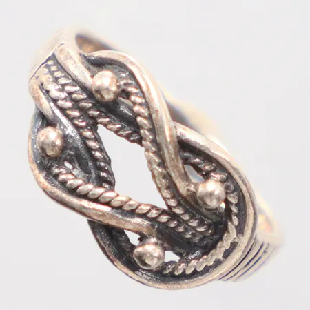 Ring med genombruten dekor stl: 19, 925/1000 Silver. Vikt: 4,2 g