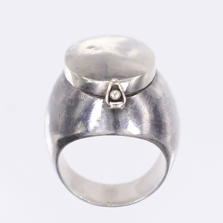 Ring med gömma stl: 18 bredd 8-22mm silver 925/1000 Vikt: 16,2 g