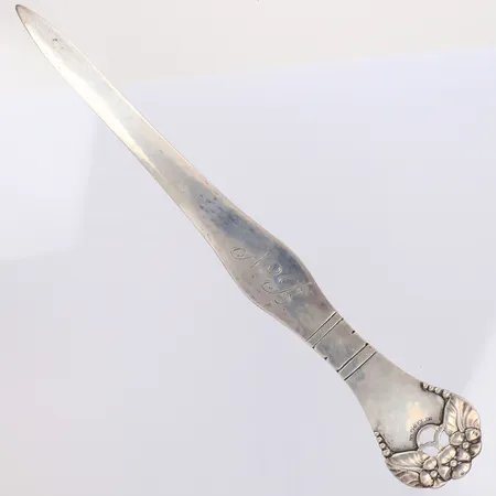 Brevkniv jugendstil Björklund CA Stockholm år 1924 längd 22cm, bredd 35,3mm, gravyr, silver 830/1000 Vikt: 43,7 g