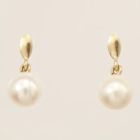 Ett par örhängen med odlade pärlor längd ca 15mm, bredd 7,3mm, 18K Vikt: 1,8 g