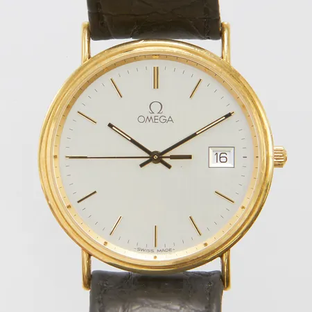 Herrur Omega 18K quartz 32,5mm, datum, gravyr, slitage av läderarmband, väldigt skadad box.