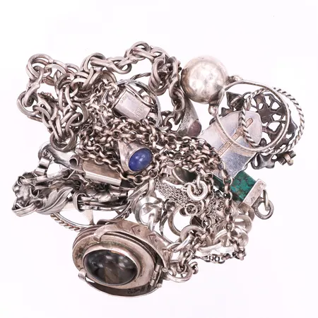 Diverse silversmycken några med defekter och slitage,mestadels 830/1000. Vikt: 89,6 g