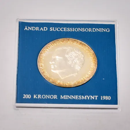 Jubileumsmynt nominellt värde 200sek, Ändrad Successionsordning 1980, plastetui, silver 925/1000, 27,1 g Vikt: 27,1 g