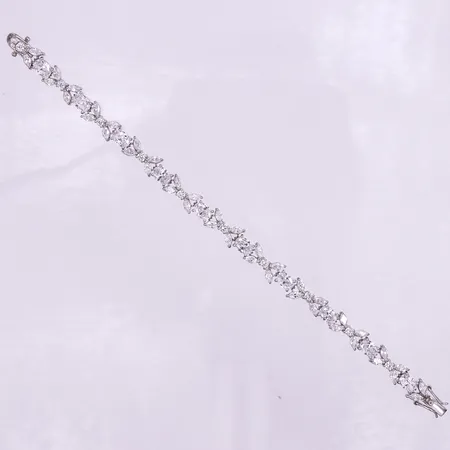 Armband med stenar,längd ca 19 cm,bredd 6.6 mm. Vikt: 18,4 g