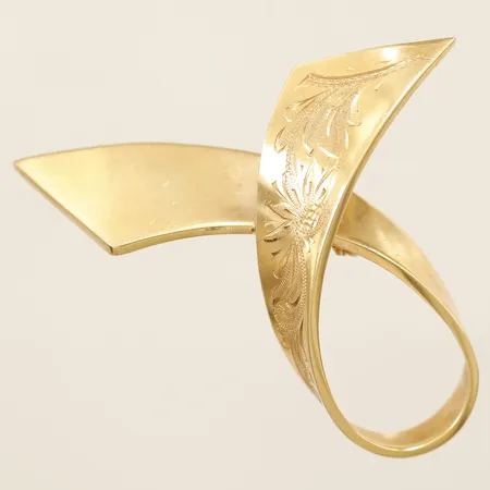 Brosch längd 33mm, bredd 42mm, 18K  Vikt: 4,9 g