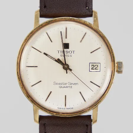Herrur Tissot Seastar Seven 18K kvarts Ø33,5mm, datum, läderband, 19cm, gravyr, minutvisare går ej att justera med kronan, inga tillbehör.