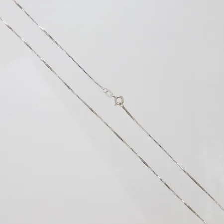 Kedja Venezia längd ca 42cm, bredd 1mm GHA, vitguld, 18K Vikt: 2,1 g