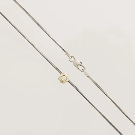 Kedja Ormlänk med integrerat hänge, längd 43,5cm, bredd 1mm, del av hänge 18K, silver 925/1000  Vikt: 4,3 g