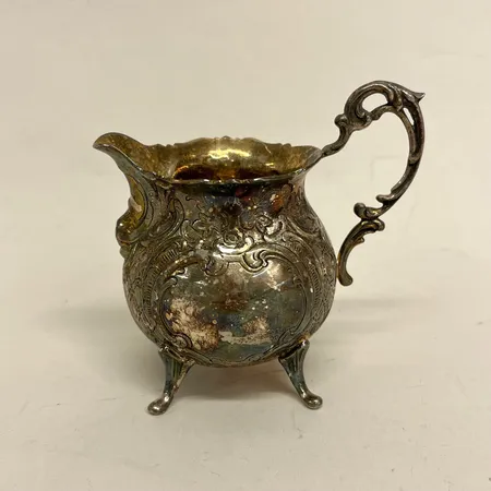 Gräddkanna i rokokostil GEWE år 1970, höjd 9cm, förgylld invändigt, silver 830/1000 Vikt: 146,4 g
