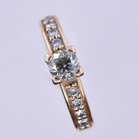 Ring med diamanter 0,80ct Schalins stl:16¼, bredd 3 mm graverad 18K. Vikt: 4,9 g