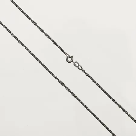 Kedja oxiderad längd ca 80cm, bredd 1,8mm, 925/1000 silver Vikt: 6,7 g