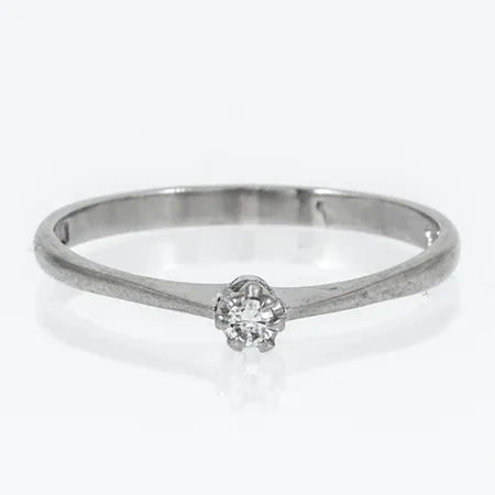 Ring med en 8/8-slipad diamant 0,05ct, stl:18¼, bredd 2-3mm vitguld 18K 1,7g.
