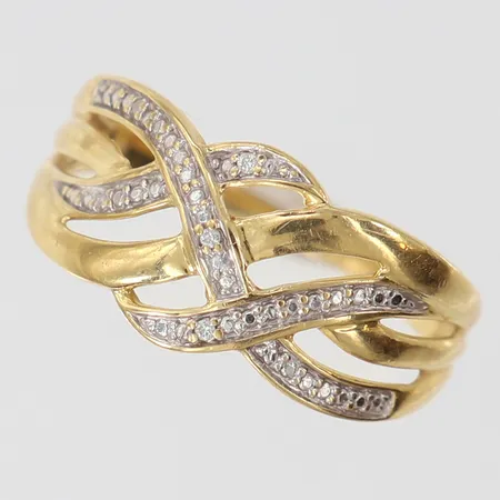 Ring med 8/8-slipade diamanter 3 x ca 0,005ct stl:18¼ bredd 1,3-10mm skev 18K.  Vikt: 2,4 g