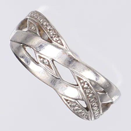 Ring med genombruten dekor stl 17½ bredd 1-8mm vitguld 18K  Vikt: 3,2 g