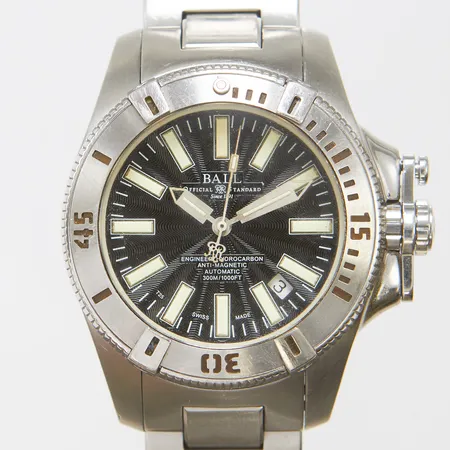 Herrur Ball Engineer Hydrocarbon stål automatisk 40mm ref: DM1016A boettnr: 3H MBM datum trögt kronsskydd stållänk kort glappt viklås inga tillbehör.