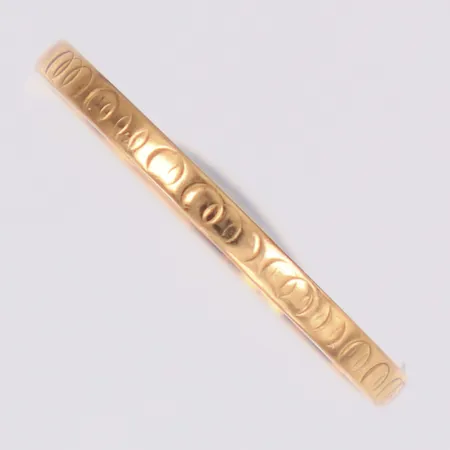 Ring med mönsterdekor stl:16¾, bredd 1,5mm, gravyr, 18K Vikt: 0,8 g
