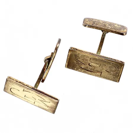 Ett par manschettknappar 18x20mm, monogramgravyr silver 830/1000 Vikt: 12,6 g