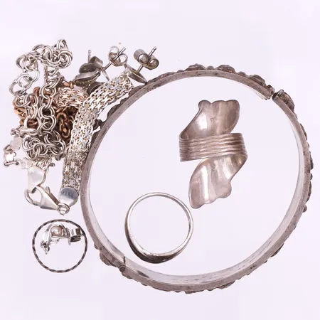 Diverse smycken,några med defekter,silver 830 och 925/1000. Vikt: 55,8 g