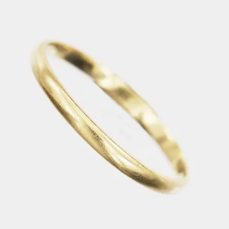 Ring stl:17½, ostämplad. 18K Vikt: 1,2 g