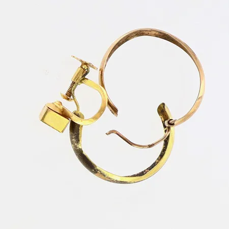 3 Örhängen, defekta 18K  Vikt: 1,8 g