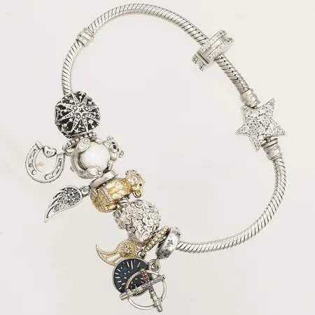 Armband Pandora med berlocker, längd 18cm, bredd 2,9mm, en berlock i metall, silver 925/1000  Vikt: 36,7 g