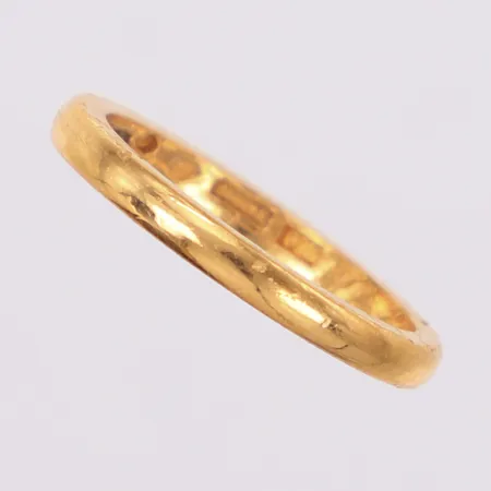 Ring stl:16½, bredd 2,2mm, gravyr, 23K Vikt: 3,8 g