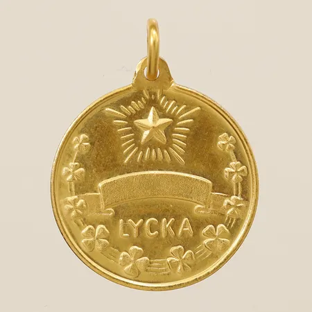 Hänge lycka längd 19,5mm inklusive ögla, bredd 15mm, 18K Vikt: 2,3 g