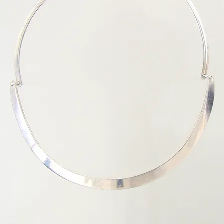 Collier stel modell längd ca 37cm, bredd 4-9mm, silver 925/1000 Vikt: 28,4 g