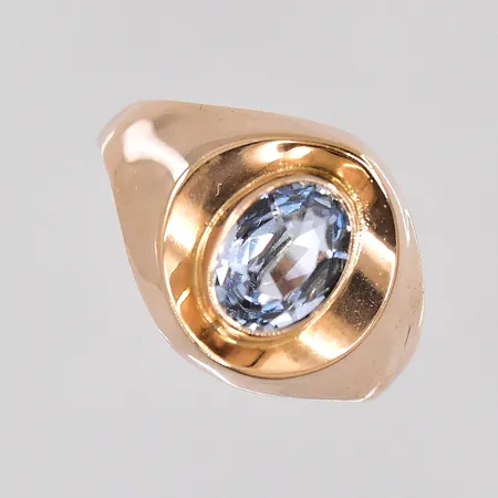 Ring med blå sten stl:16½ gulmetall Vikt: 0 g
