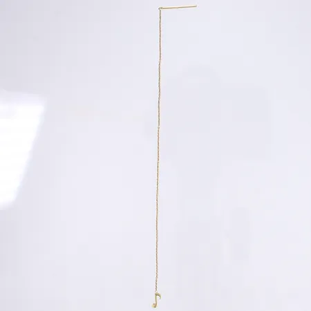 Udda örhänge med not tot längd 18cm bredd 1-3mm 18K Vikt: 0,9 g