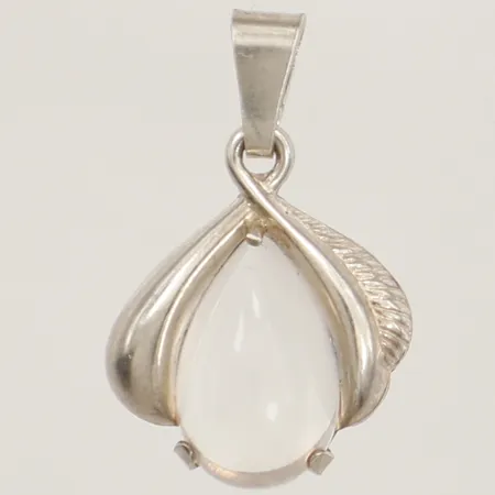 Hänge med mjölkkvarts längd 20mm, inklusive ögla, bredd 14mm, 925/1000 silver Vikt: 1 g