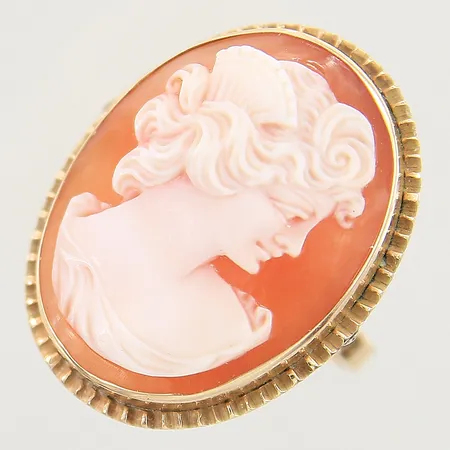 Ring med camé stl:18½ bredd 2-28mm 18K Vikt: 6,8 g