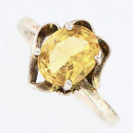 Ring med sten stl:18½, bredd:2,4-13,7mm, silver 925/1000 Vikt: 2,7 g