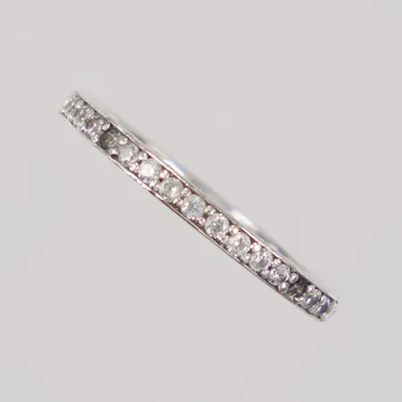 Ring vita stenar Stl:17, bredd 2mm, en sten saknas, gravyr, 925/1000 Vikt: 2,2 g