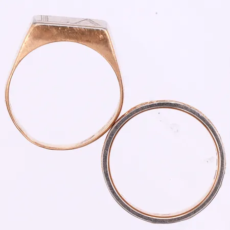 Ringar 2 st med gravyrer,18k. Vikt: 0 g