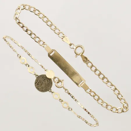 Två armband med gravyr, skeva defekta, 18K Vikt: 4,3 g