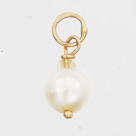 Hänge med odlad sötvattenpärla ca 6x6mm, 18K guld. Vikt: 0,5 g