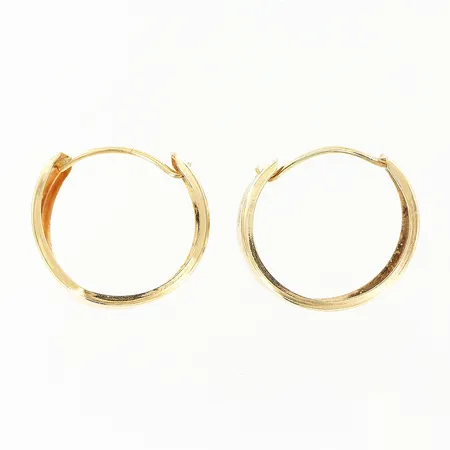 Ett par örhängen Guldfynd creoler Ø11mm bredd 2,5mm skevheter 18K.  Vikt: 0,5 g