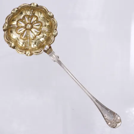 Strösockersked Franska Liljan,stämplad CL 1879,längd ca 21 cm. Vikt: 41 g