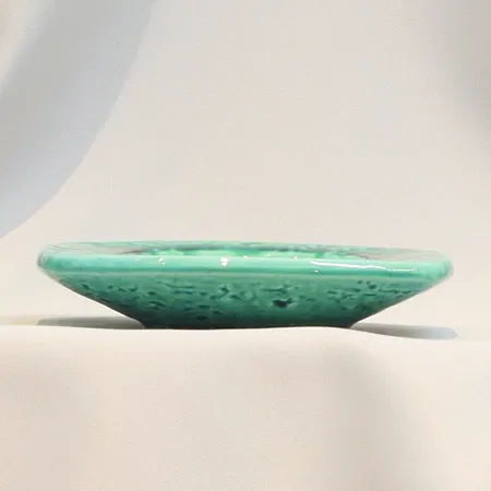 Fat i keramik Rörstrand grön glasyr med monogram 14x13,5cm  Skickas med paket.