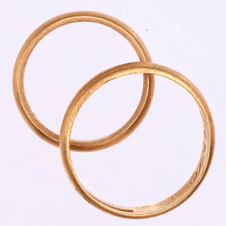 Ringar 2 st med gravyrer,storlek 17 och 20 mm,23k. Vikt: 10,7 g